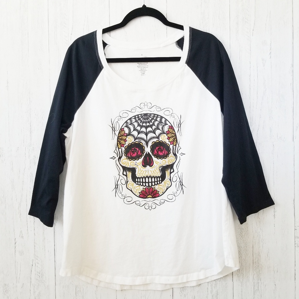 SOLD Torrid Sugar Skull Raglan Baseball Tee Size 2 - Picture 1 of 7